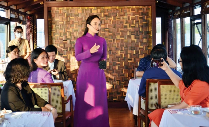 Hướng dẫn viên