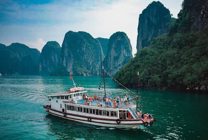 Du Thuyền Vịnh Hạ Long 2N1Đ